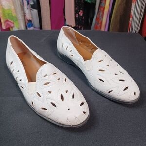 Valley Lane White Leather Flats with Cutout Design